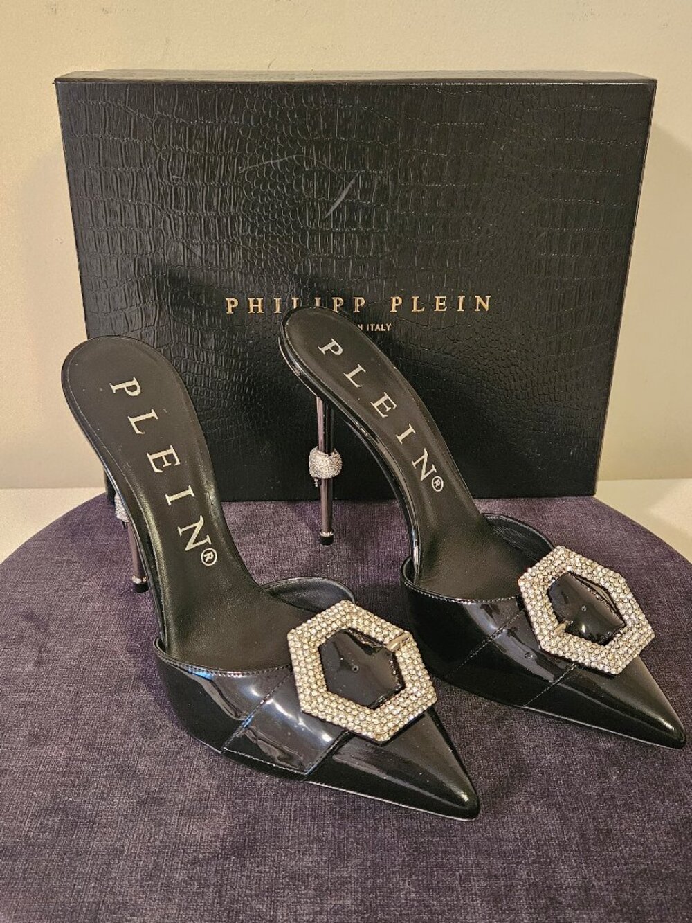 Philipp Plein Decolette Skull Adorned Hi-Heels NIB Black Leather Sz 38 Black